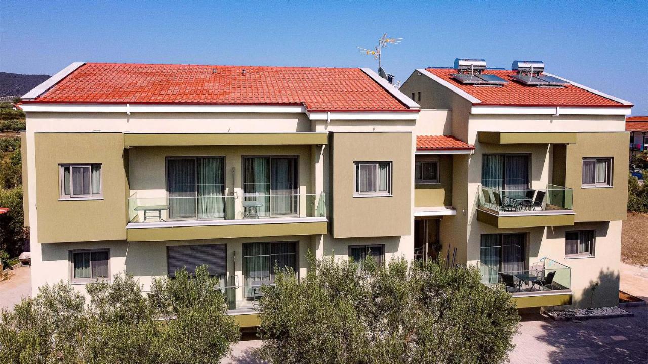 Estelle Family Luxury Apartments & Suites Gerakini Exterior foto
