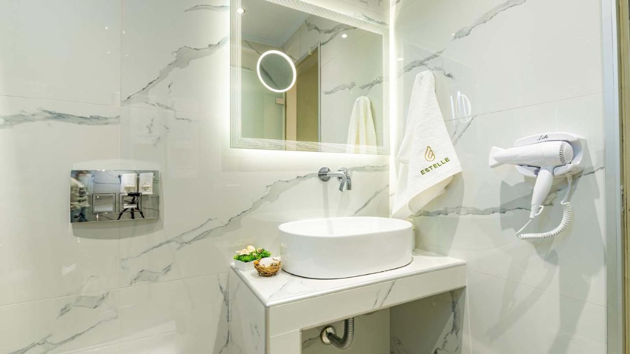 Estelle Family Luxury Apartments & Suites Gerakini Exterior foto